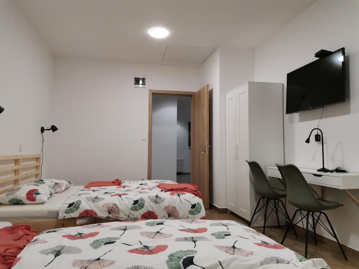 Pubyland Rooms & Apartments Rogatec Buitenkant foto